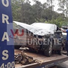 Condutora perde o controle e desce ribanceira na curva da Paula