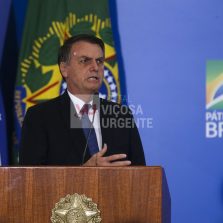 Presidente celebra fim de taxa para radioamadores