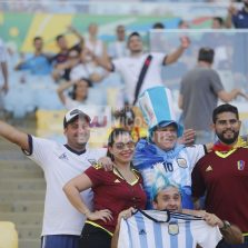 Argentinos fazem festa, mas não intimidam venezuelanos no Maracanã