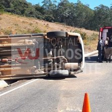 Capotamento na rodovia Viçosa/Porto Firme deixa dois feridos