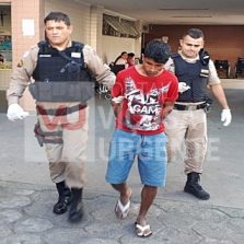 Suspeito de assediar meninas em porta de escola espancado por populares no centro