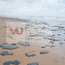 Mancha de óleo atinge ao menos 105 praias do Nordeste