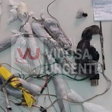 Drogas e celular são apreendidos no presídio de Viçosa