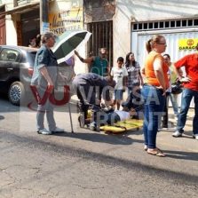 Óleo na pista provoca acidentes com vítimas na rua dos Passos.