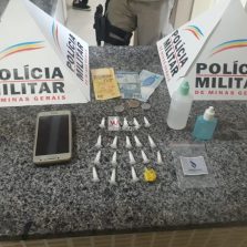 Suspeitos são detidos por tráfico de drogas na avenida Santa Rita