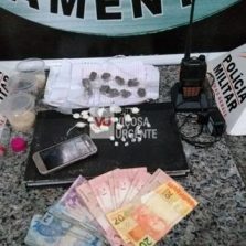 Homem é preso por tráfico de drogas na rua Santana