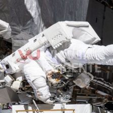 Astronautas fazem primeira caminhada 100% feminina no espaço