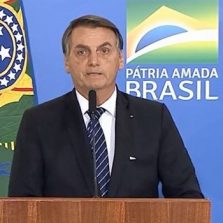 Bolsonaro anuncia 13° para beneficiários do Bolsa Família