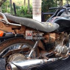 São Miguel do Anta: Câmeras flagram adolescentes furtando motocicleta no centro