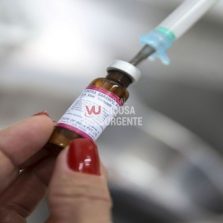 Sete em cada dez brasileiros acreditam em fake news sobre vacinas