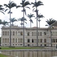 Juiz suspende decreto de Bolsonaro que exonerou servidores na UFV