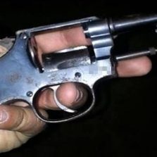 Suspeito de furto é preso com arma e maconha no centro