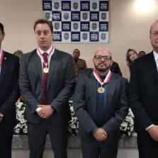 Delegado regional e inspetor de Viçosa recebem Medalha de Distinção Policial Civil em Juiz de Fora