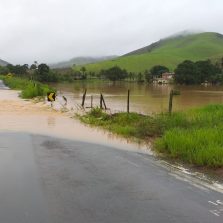 Chuva provoca morte e alagamentos na região