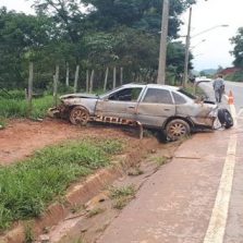 Acidente em Teixeiras deixa motorista ferido