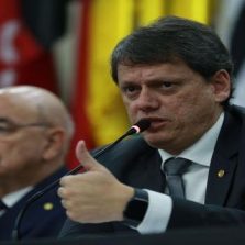 Governo lança programa de incentivo a caminhoneiros autônomos