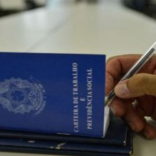 Criação de empregos formais em novembro atinge maior nível desde 2010