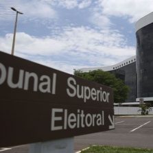 Defesa de Bolsonaro avalia recorrer da decisão do TSE no STF