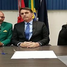 Bolsonaro diz que 13º do Bolsa Família estará na LOA a partir de 2020