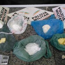 Policia apreende drogas durante cumprimento de busca e apreensão no Vau Açu