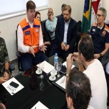 Romeu Zema e ministro do Desenvolvimento Regional, Gustavo Canuto, sobrevoam regiões mineiras afetadas pelas chuvas