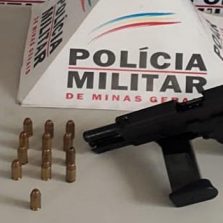 Ponte Nova: Homem é preso com arma de uso restrito e motocicleta adulterada