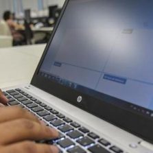 Mulher tenta comprar carro pela internet e perde mais de 8 mil em golpe