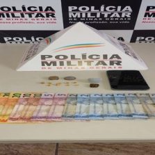 PONTE NOVA: PM apreende drogas no Bairro Triângulo. Duas pessoas foram presas.