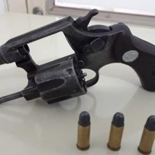 Foragido é preso com arma em Ervália