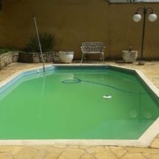 Bombeiros salvam criança que caiu em piscina