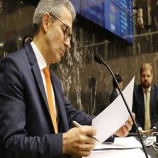 Romeu Zema sanciona seis projetos de lei relacionados à pandemia de coronavírus