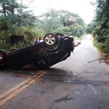 Capotamento na estrada que liga ao Acamari