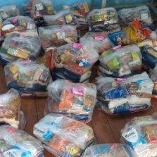 Projeto Nova Viçosa fazendo a diferença, distribui cestas básicas para famílias carentes