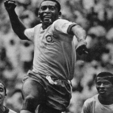 Há 50 anos, o Brasil encantava o mundo ao faturar o tricampeonato