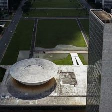 Senado aprova adiamento das eleições para 15 de novembro