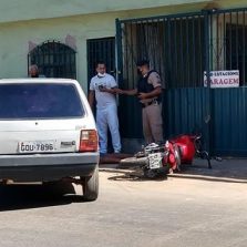 Motoqueiro ferido em colisão entre moto e carro no Nova Era
