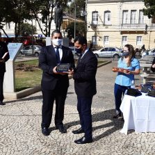 Comenda Arthur Bernardes homenageia profissionais de saúde de Viçosa