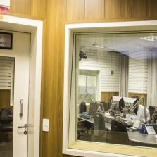Apresentadores pré-candidatos devem se afastar da função em rádio e TV