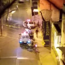 Homem é baleado ao tentar tomar arma de PM em abordagem