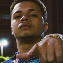 Conheça o sucesso de Mc Yang