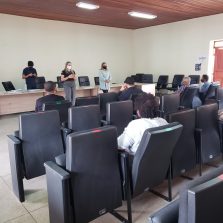 Vendedores ambulantes recebem instruções sobre a volta das atividades