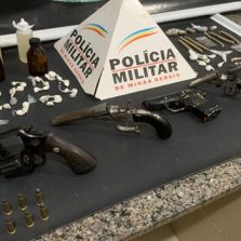 Drogas e armas apreendidos durante operação na zona rural do Juquinha de Paula