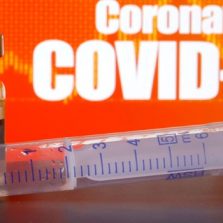 Johnson & Johnson interrompe estudo de vacina contra covid-19