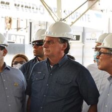 Bolsonaro edita MP que isenta conta de luz para moradores do Amapá
