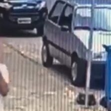 Fiat Uno furtado em Viçosa é localizado abandonado no matagal em Brumadinho