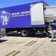 Vacinas de Oxford/AstraZeneca já estão com Ministério da Saúde