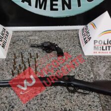 Idoso é preso com armas em Araponga