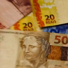 Finanças são motivo de estresse em 58,4% das famílias