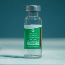 Voo com 2 milhões de doses de vacinas decola da Índia