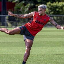 Com retorno de estrelas, Flamengo enfrenta Resende no Carioca